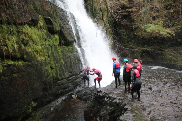 Divertimento bagnato e selvaggio 